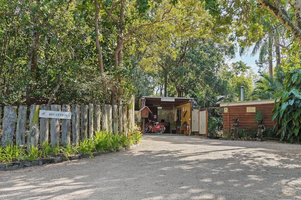 THE GARDEN BUREES 56/67