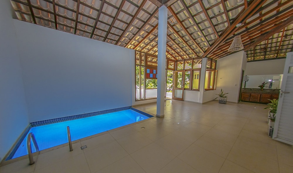 swimming pool spa
