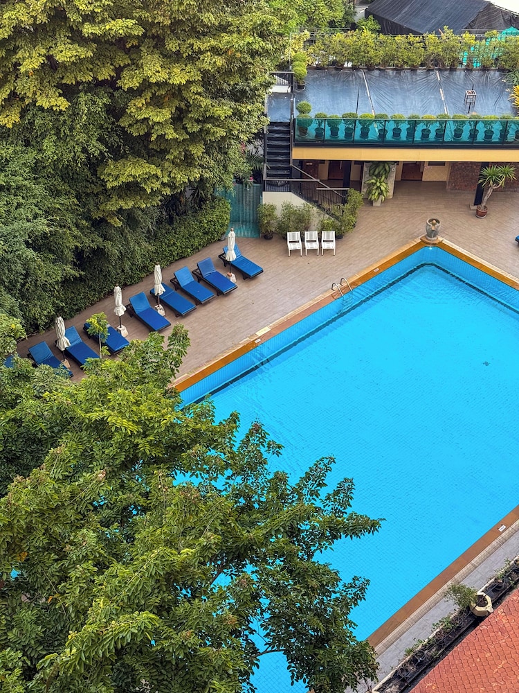 Golden Beach Hotel Pattaya 41/44