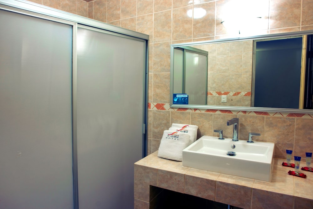 غرفة قياسية مفردة بسرير كينج، St George Hotel 4/5