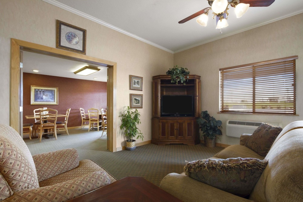 Super 8 by Wyndham Cuba 13/29