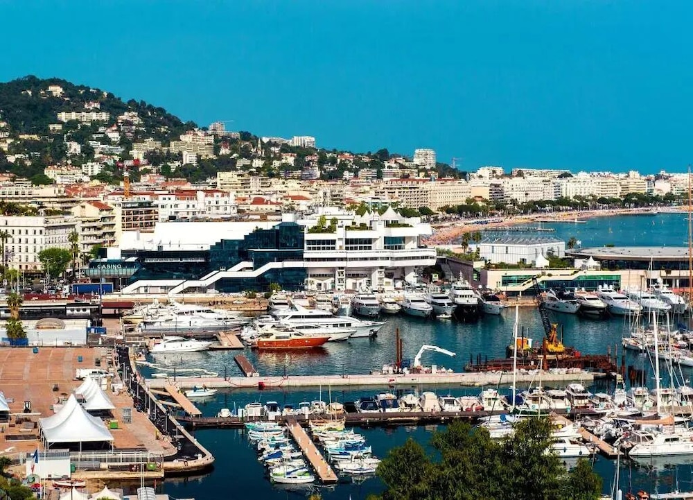Azur Cannes Le Romanesque 46/57