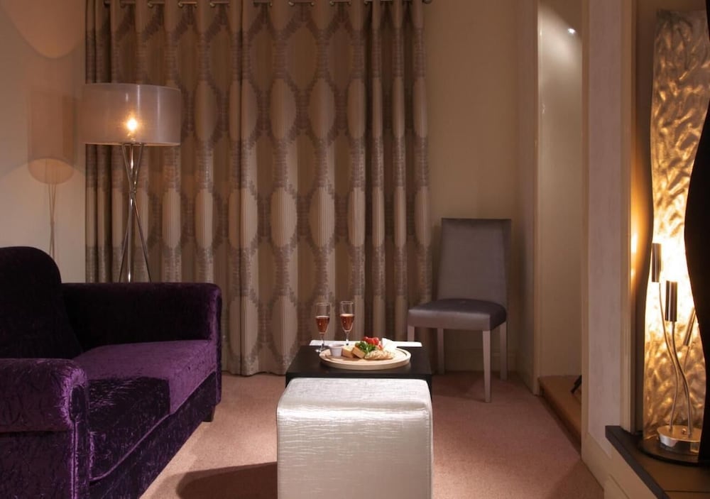 Castle Hotel Macroom 20/28