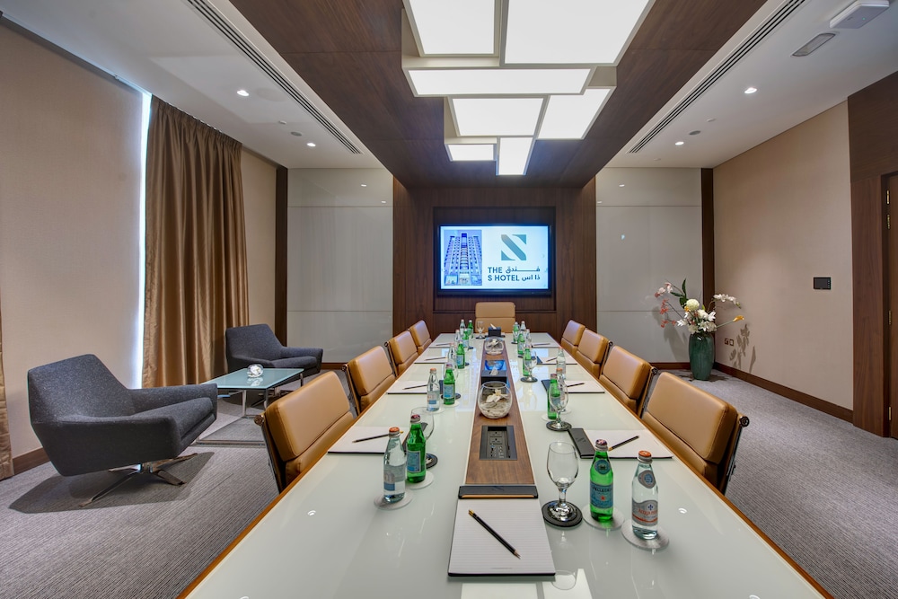 The S Hotel Al Barsha 34/37