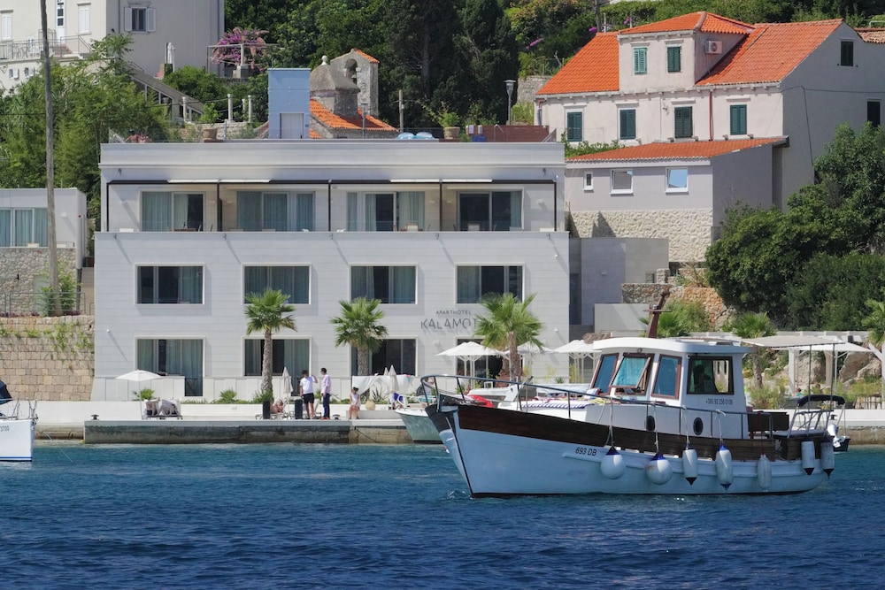 Kalamota Beach House 62/68