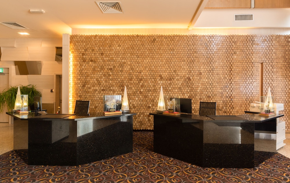 New World Suites 3/43