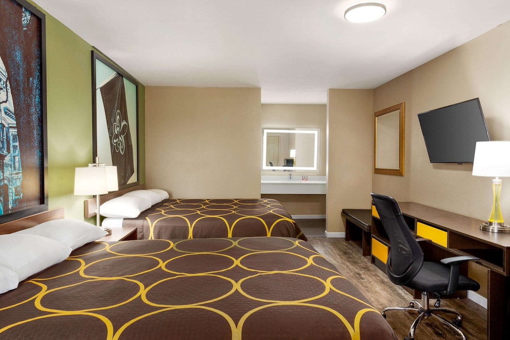 Super 8 By Wyndham Brookhaven 47/52