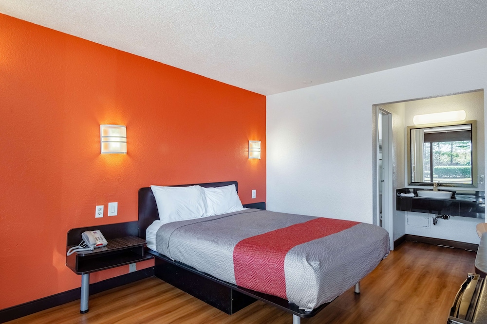 STANDARD, QUEEN BED, ACCESSIBLE