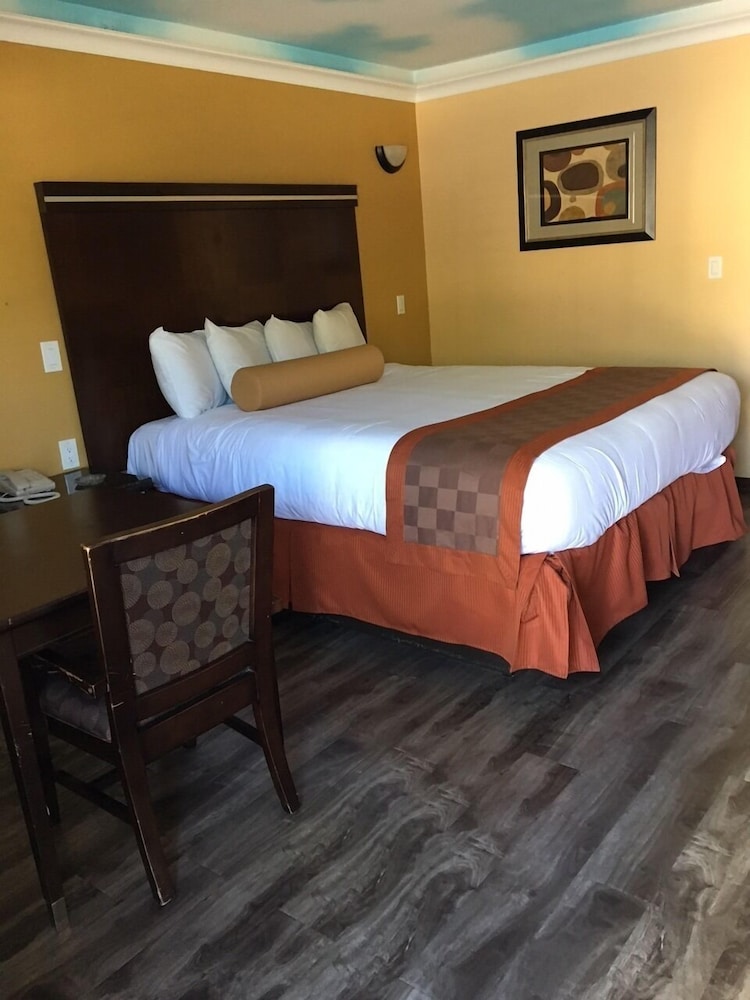 Hollywood Palms Inns & Suites 31/56