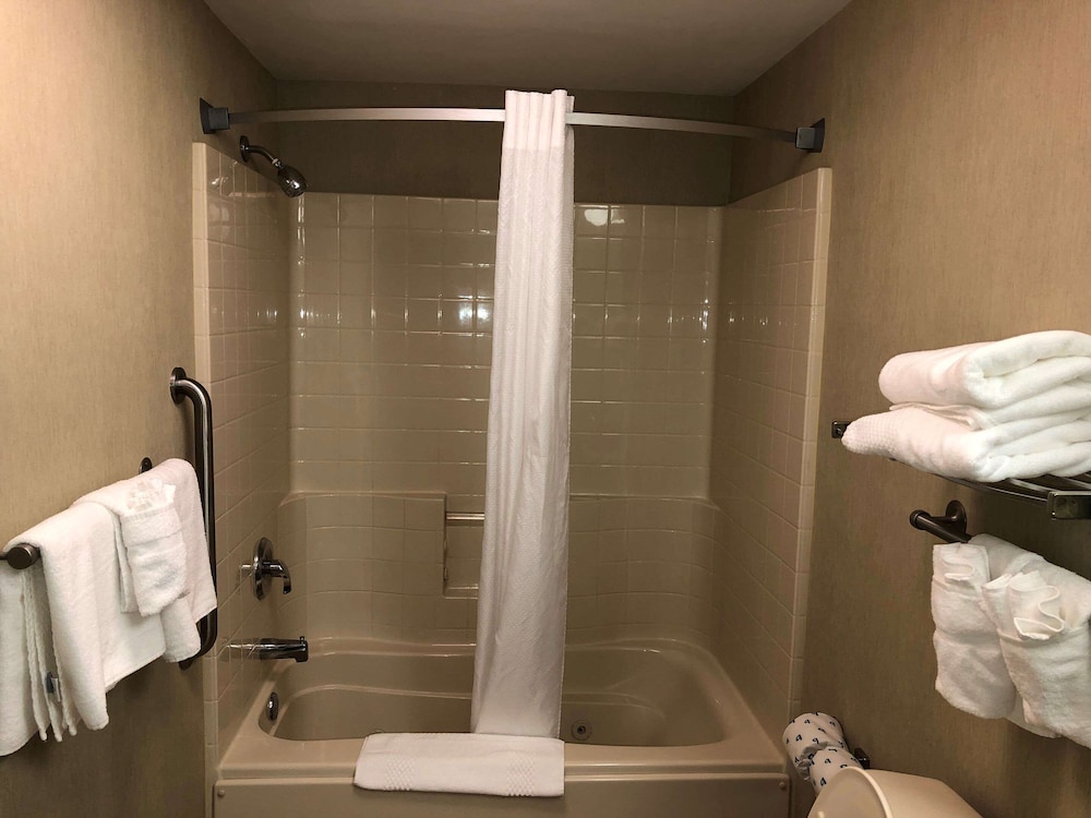 Skyways Hotel New Castle, DE 27/27
