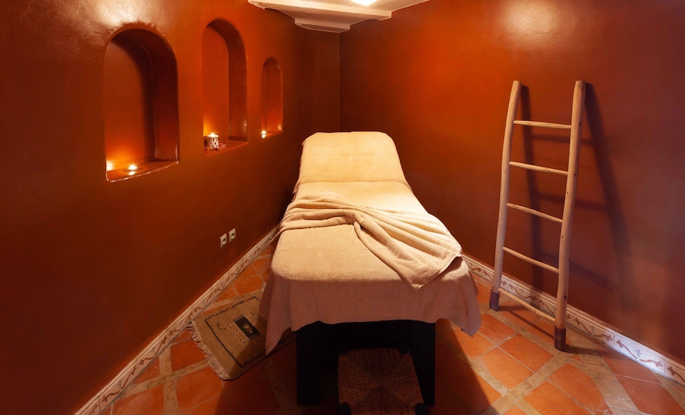 Borjs Hotel Suites and Spa photo3