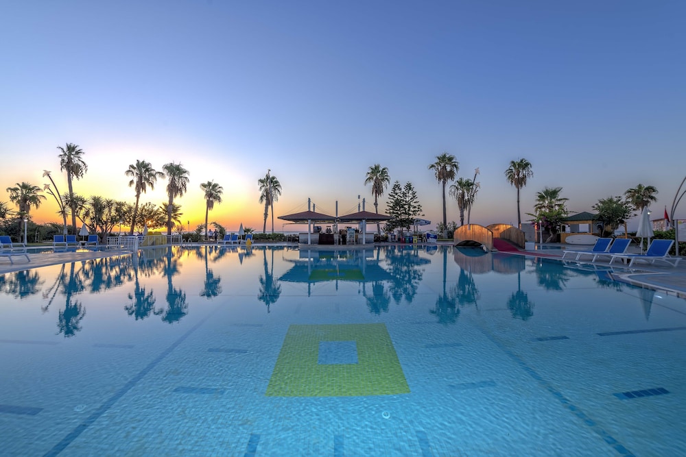 Armas Labada Hotel 63/71