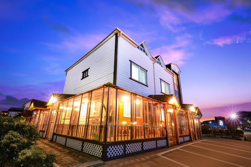 Sokcho Tteurak Pension 6/50