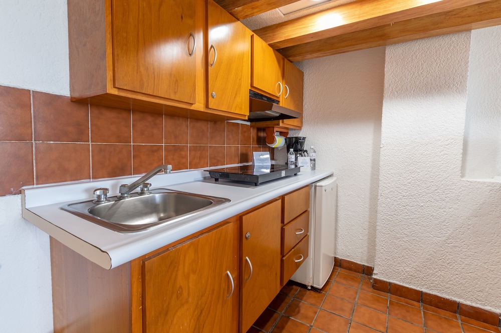 Costa De Oro Beach Hotel 48/50