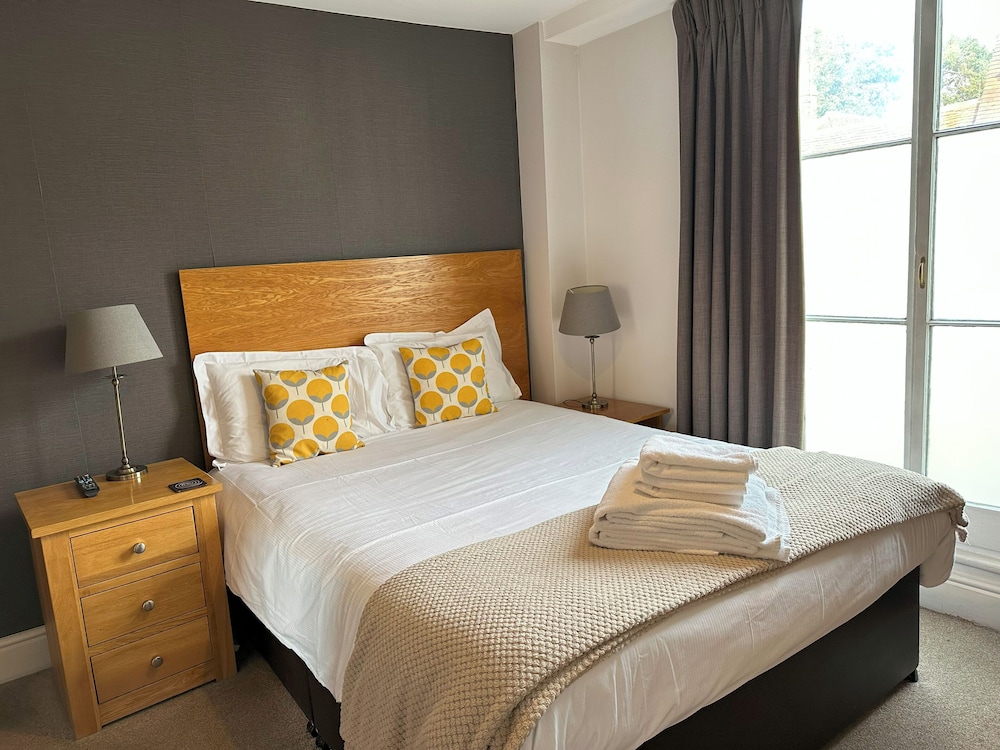 The North Hill Hotel 12/50