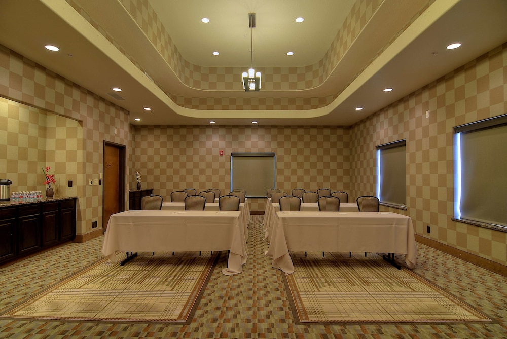 Best Western Plus Lackland Hotel & Suites 6/34