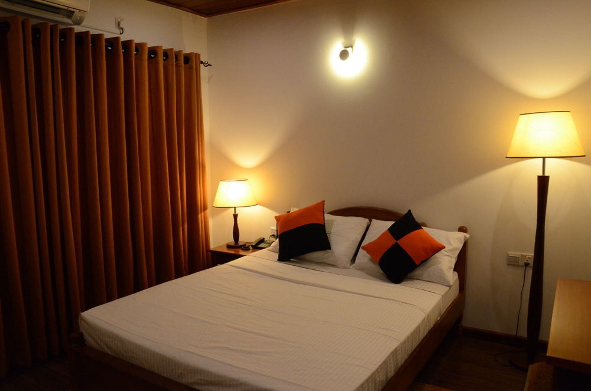 DELUXE, DOUBLE BED