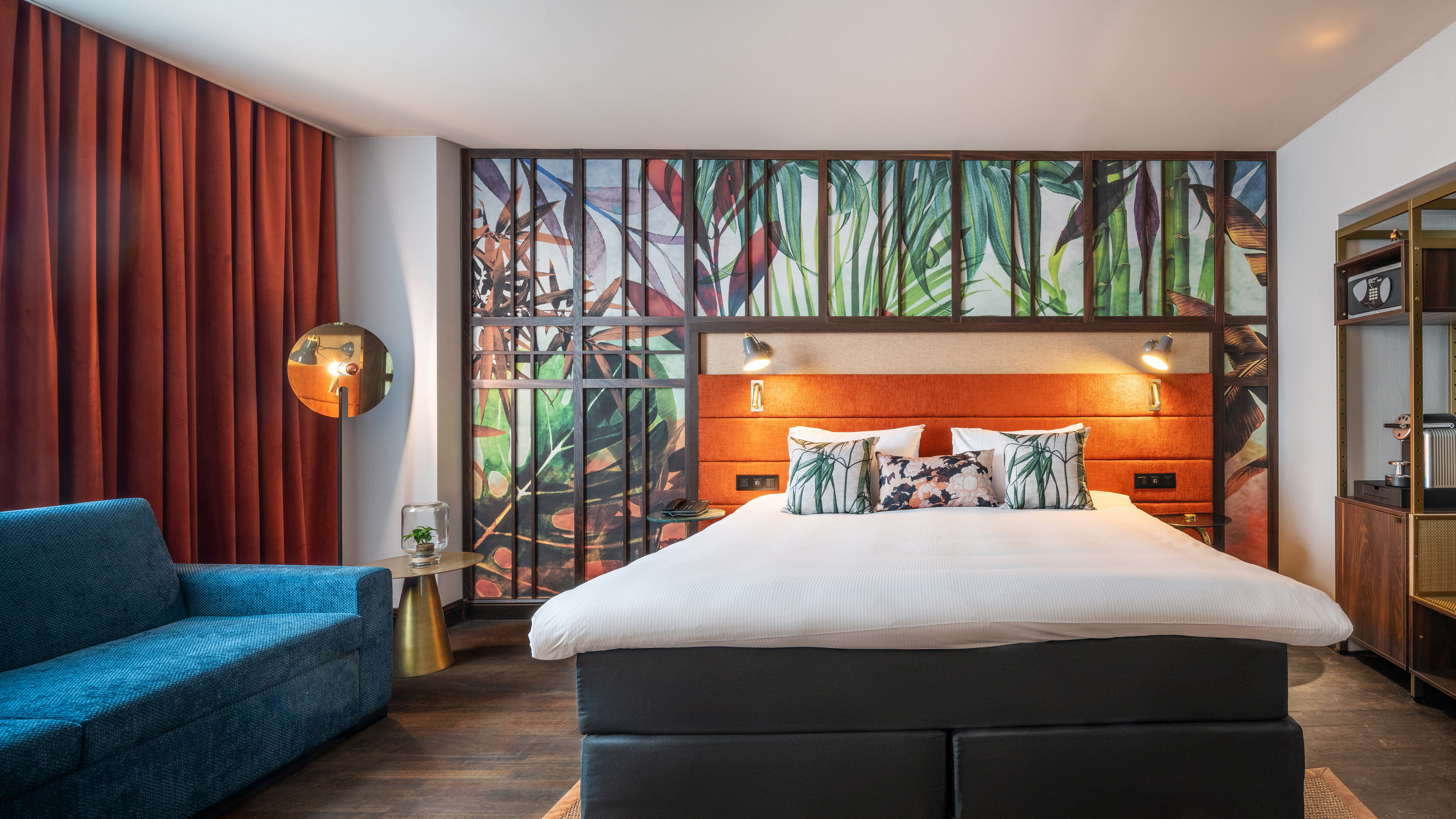 PREMIUM, KING BED, SOFA