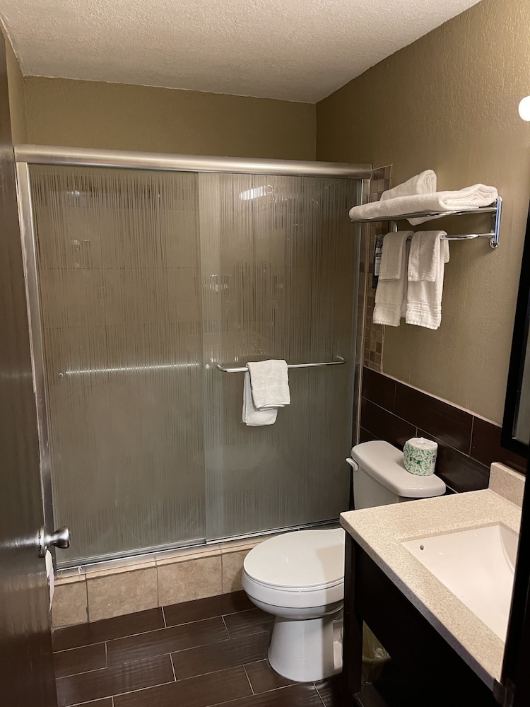 Super 8 by Wyndham Joplin 7/23
