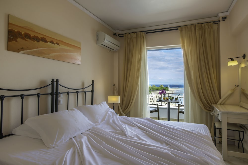 Oasis Beach Hotel Spa 23/76