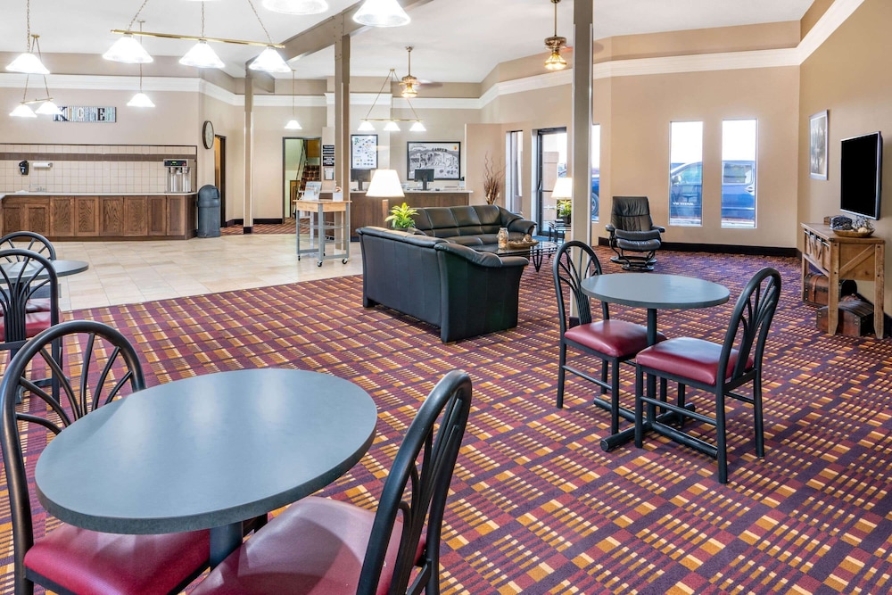 Super 8 by Wyndham Casper West by the River 17/22