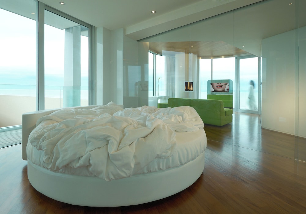 i-Suite Hotel 18/50