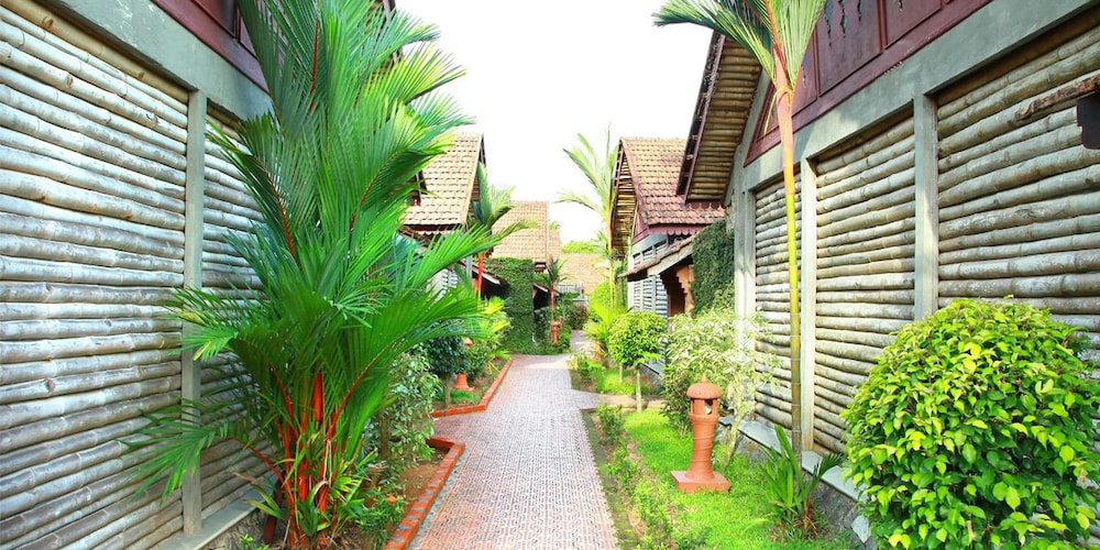 Abad Whispering Palms 56/66