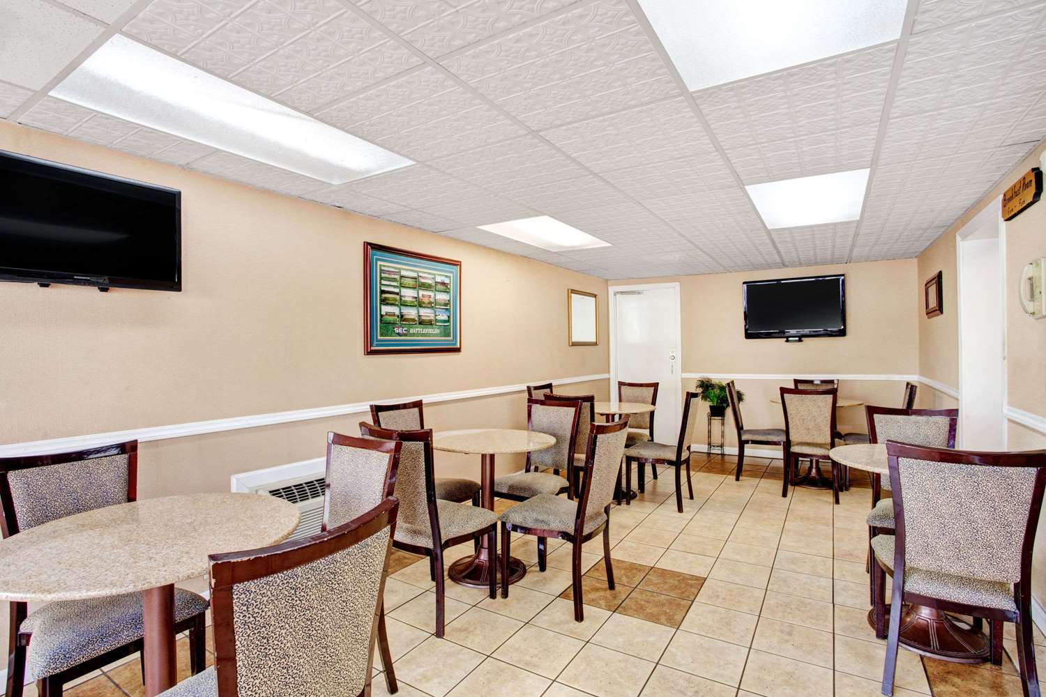 Days Inn by Wyndham Knoxville West 12/17