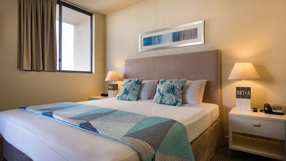 Swell Resort Burleigh Beach 28/50