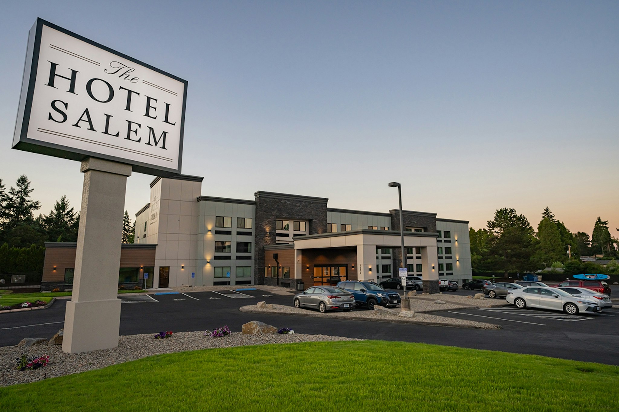 Phoenix Inn Suites South Salem 56/57