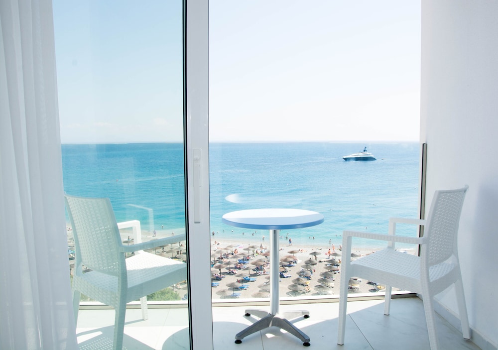 Ibiscus Hotel 24/26
