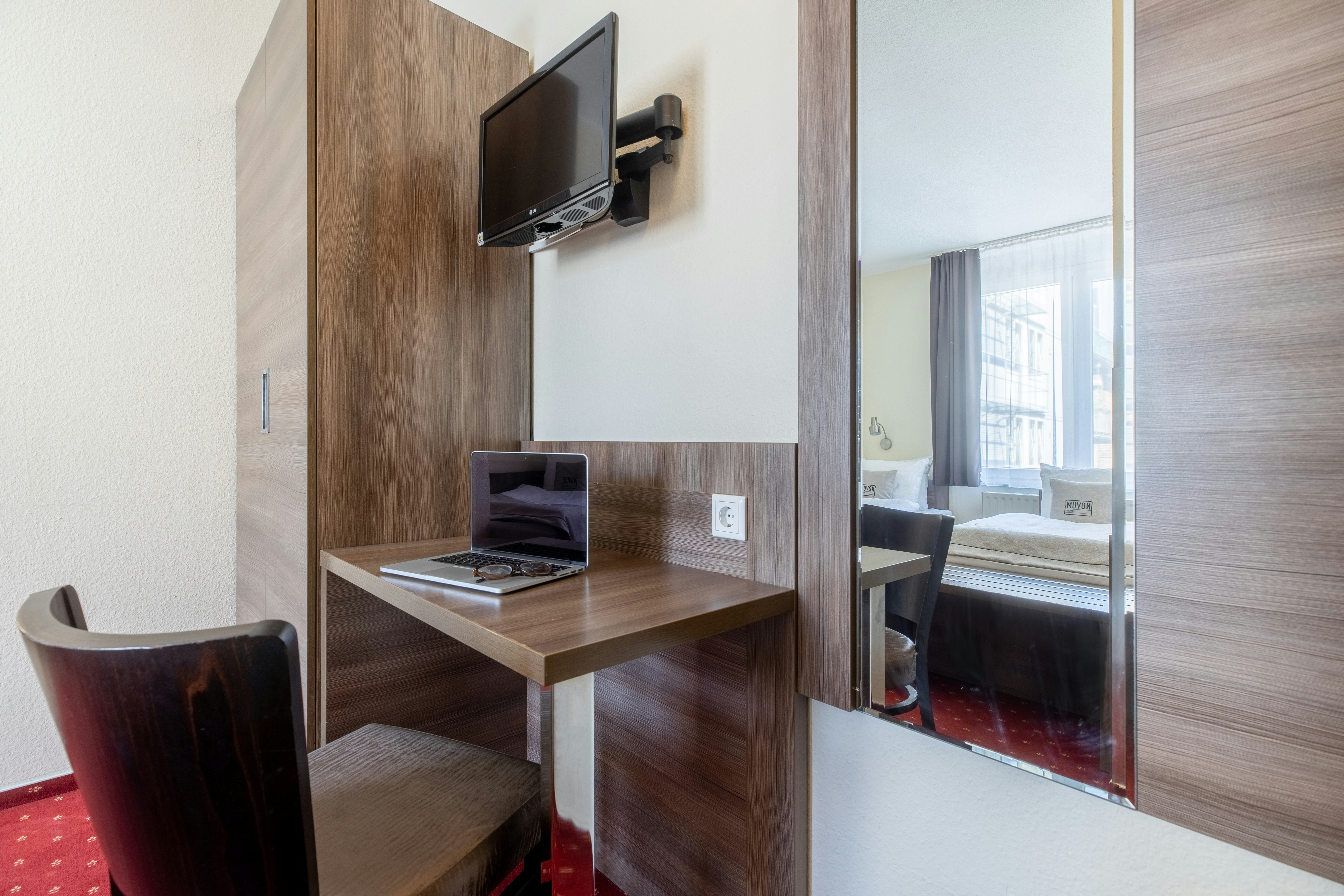 Hotel Leonet 67/71