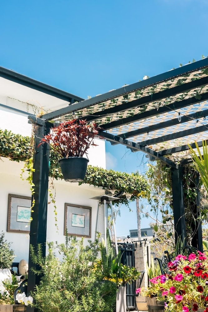 Seaside Laguna Inn & Suites 4/50