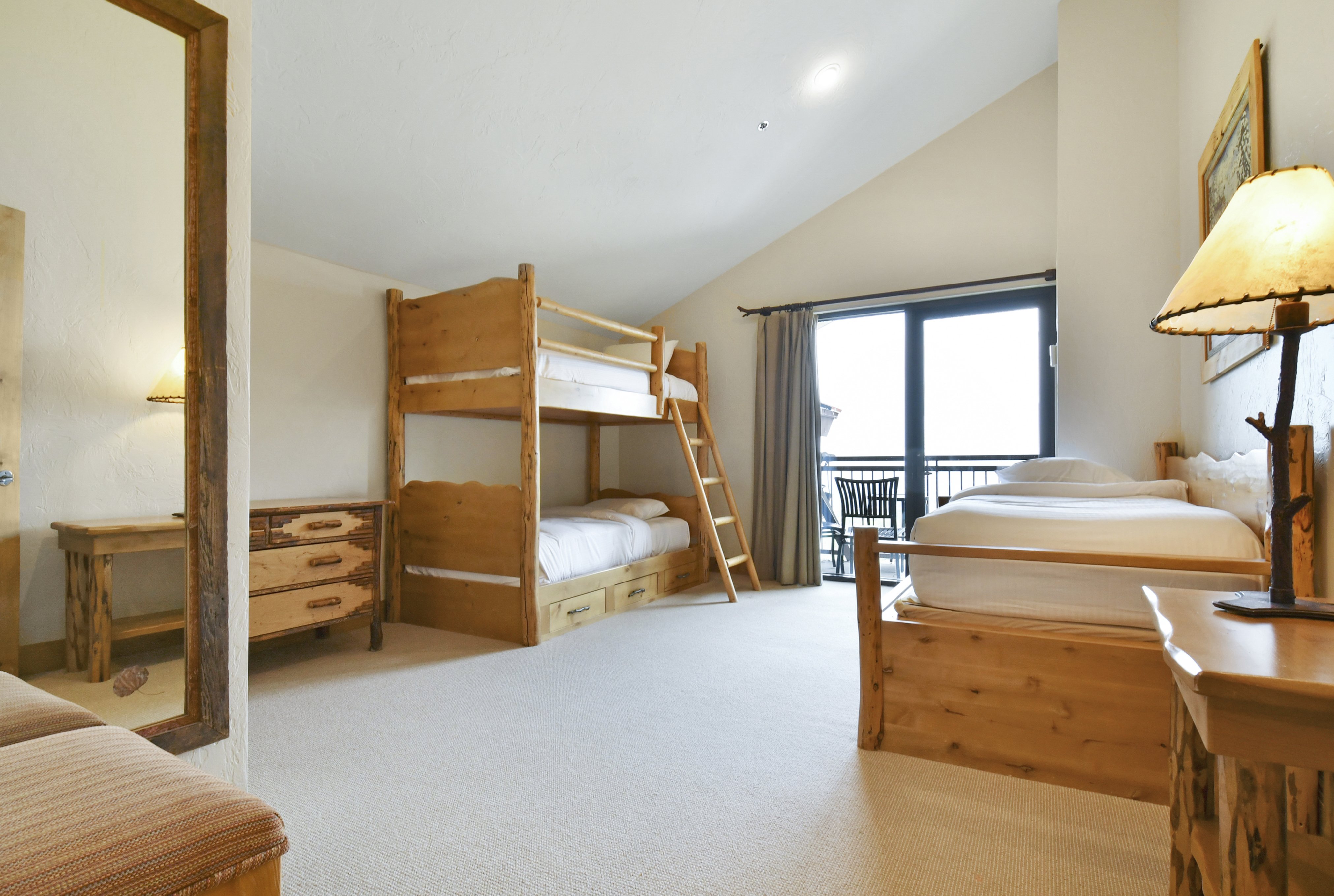 Grand Summit Hotel 28/78