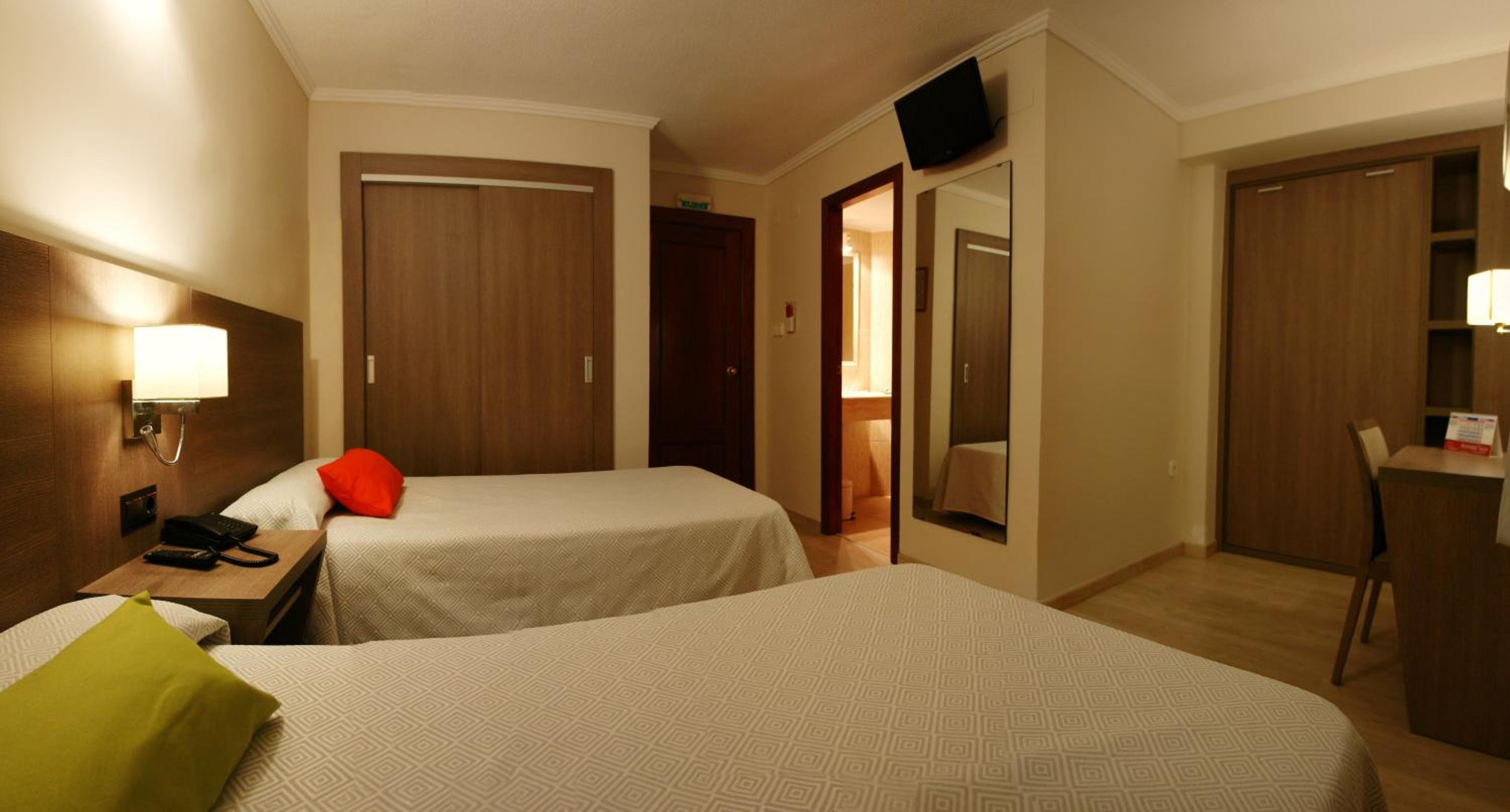 Hotel Avenida Plaza 13/41