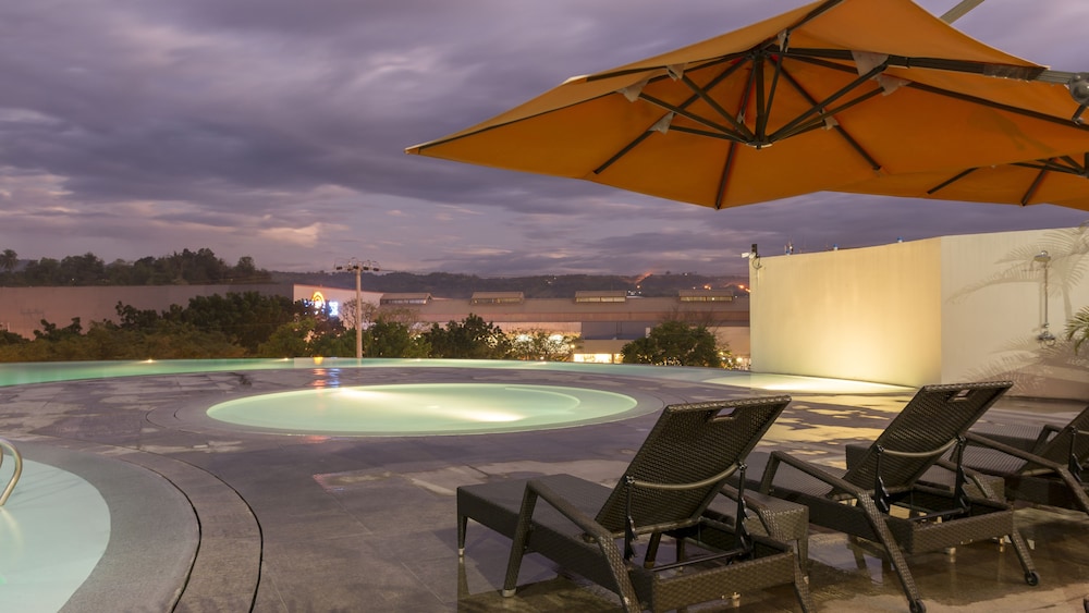 Limketkai Luxe Hotel 35/50