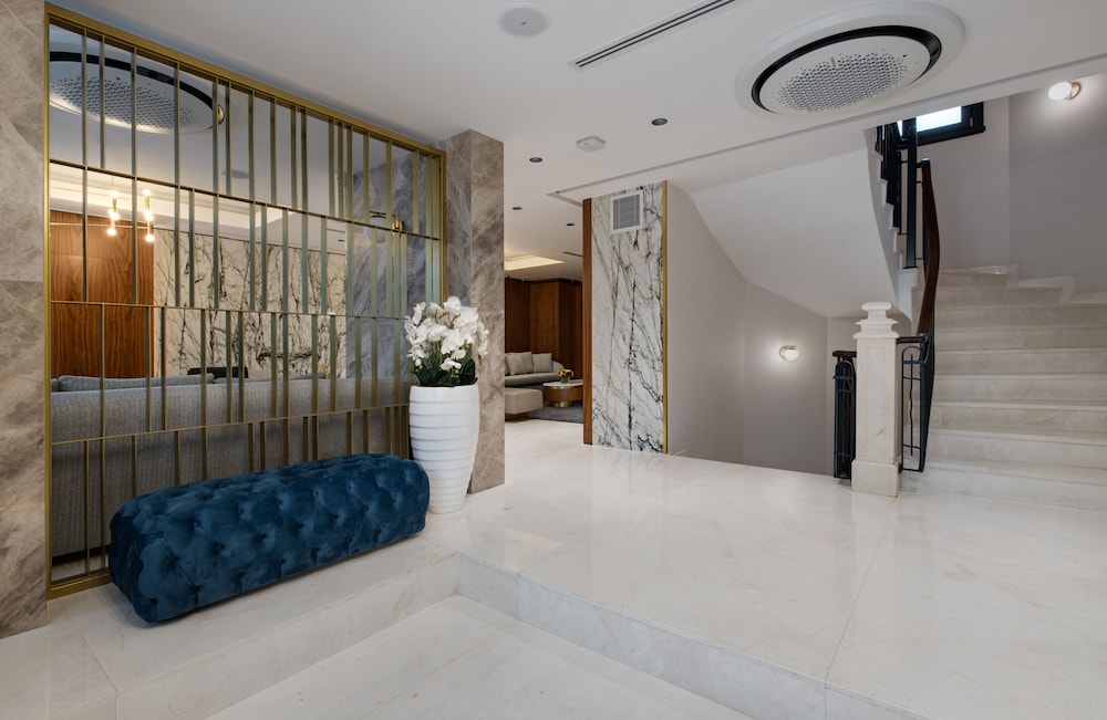 Gleam Collection Hotel 8/62