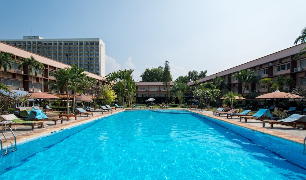 Basaya Beach Hotel And Resort 62/63