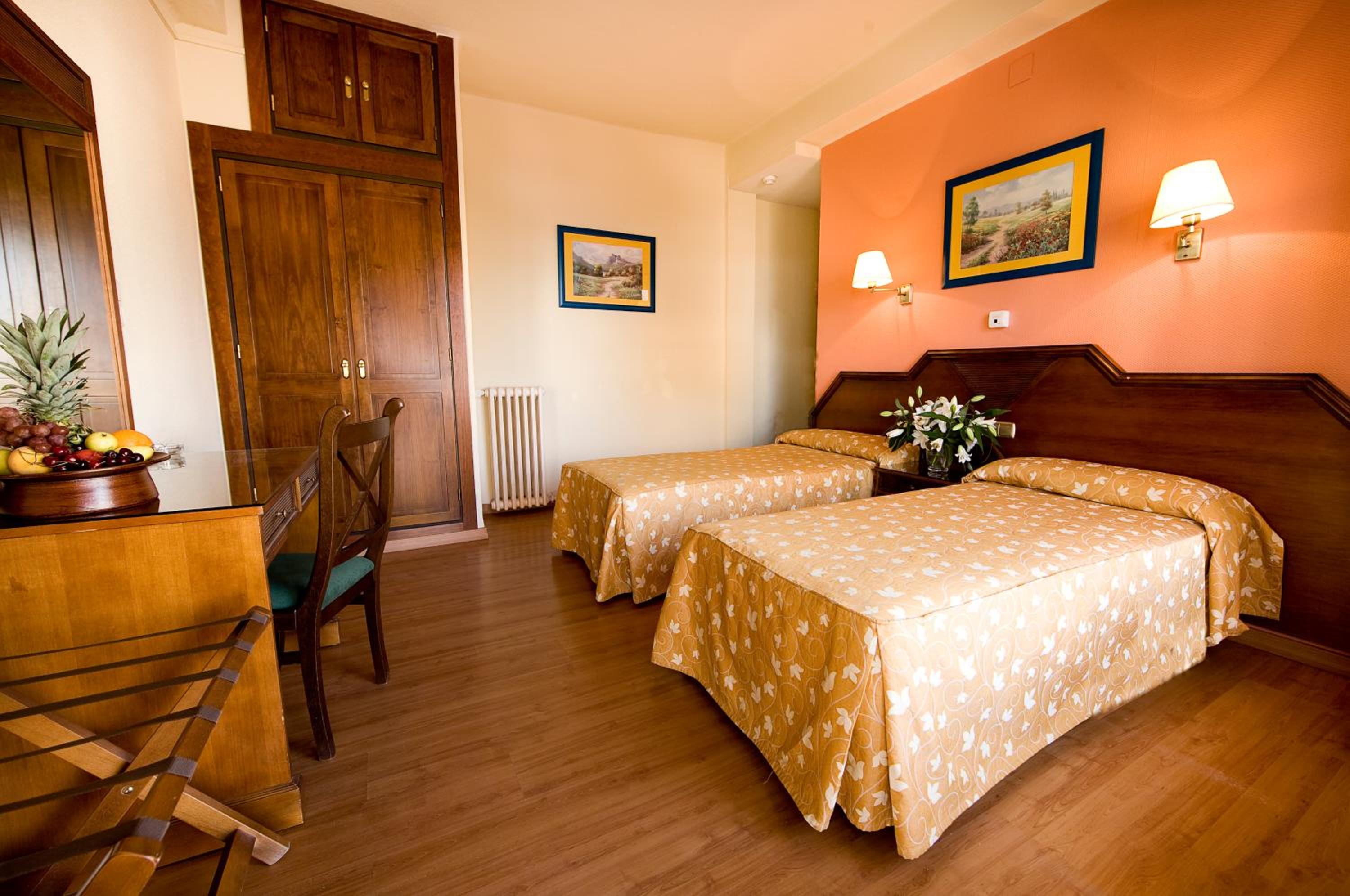 Room at Monarque Cendrillon, FUENGIROLA