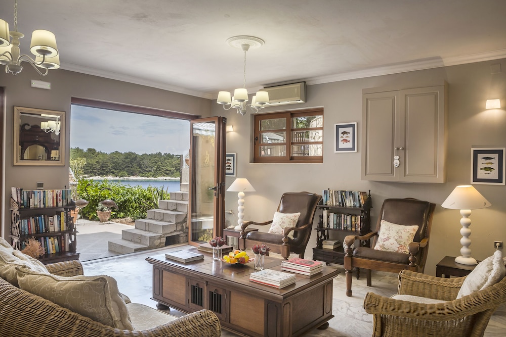 Faros Suites - Adults Only 26/50