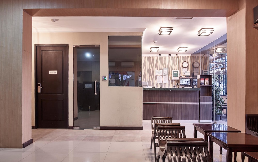 Twins Hotel Manggadua 5/65