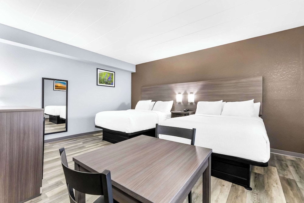 Quality Inn Lawrenceburg, TN 14/31