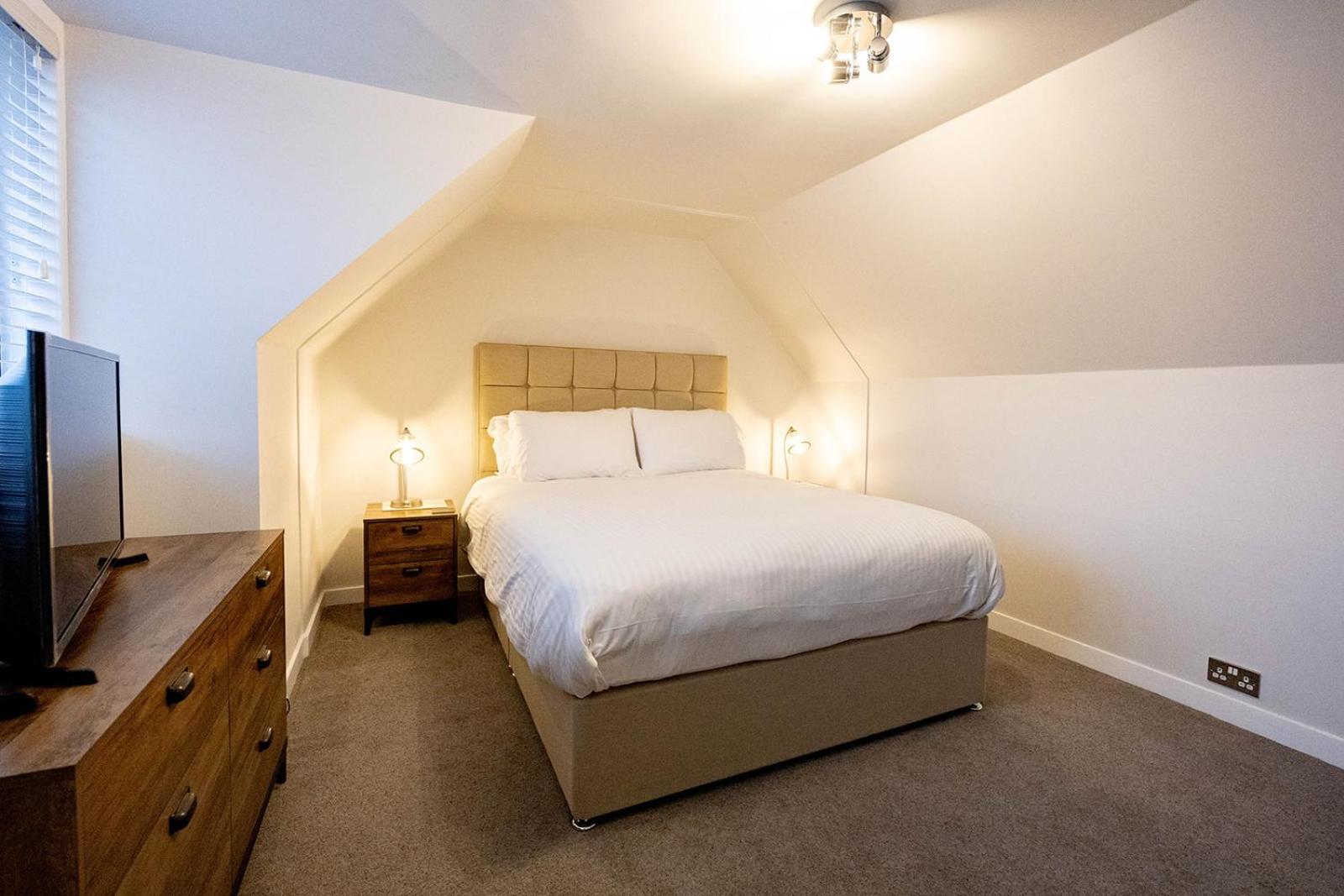 3 Bedrooms, House