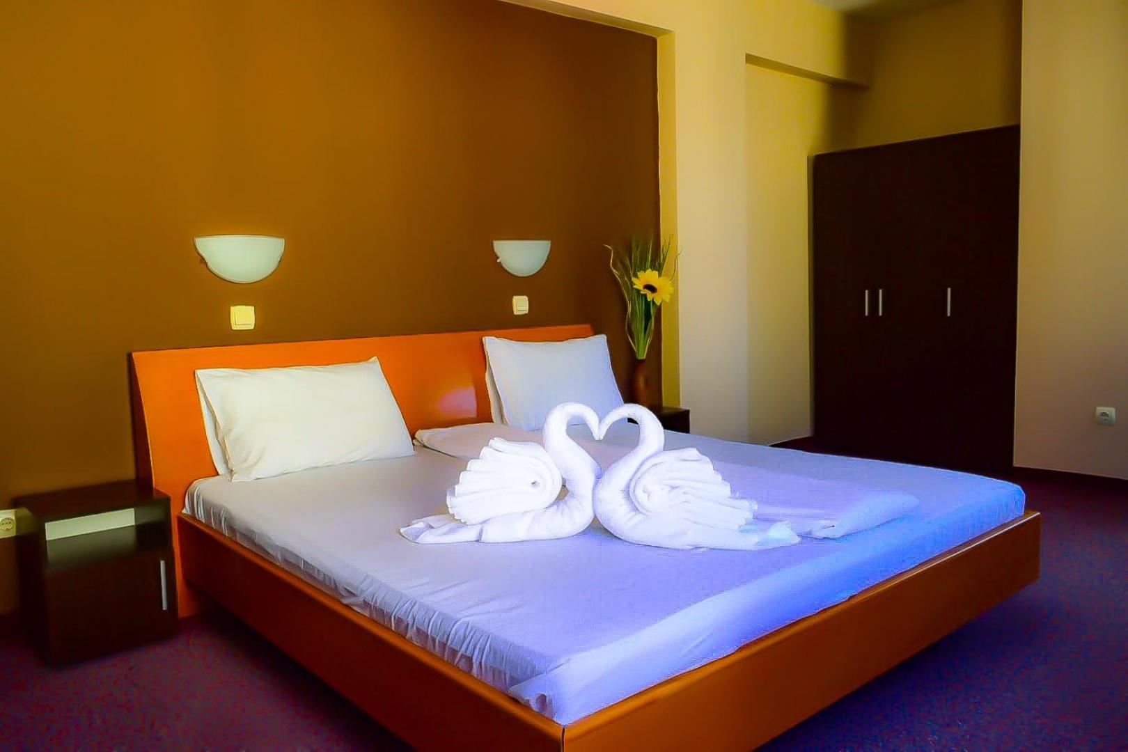 Bon Voyage Hotel Alexander 8/48