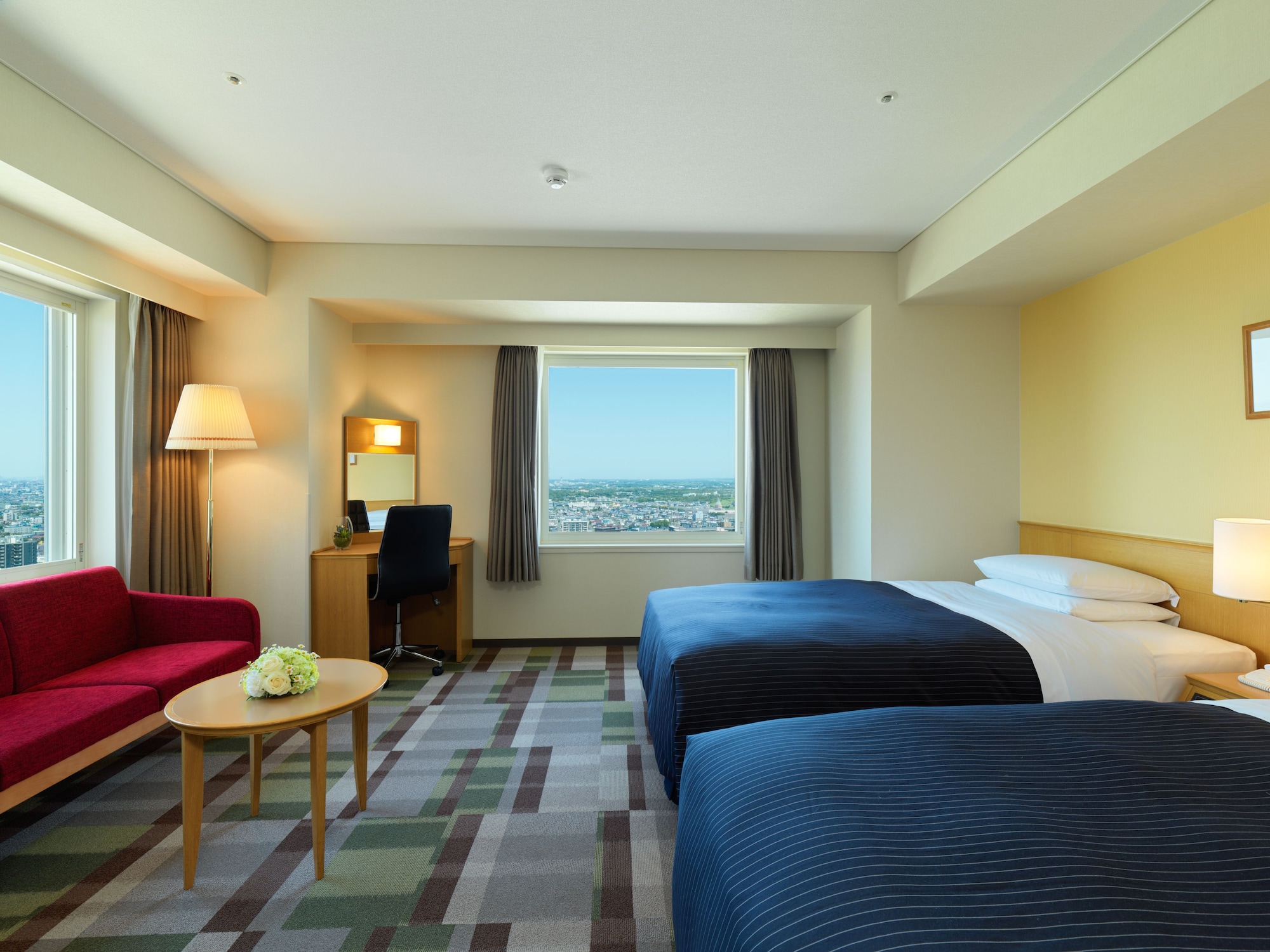 ROOM, TWIN BEDS, HIGH FLOOR, CORNER
