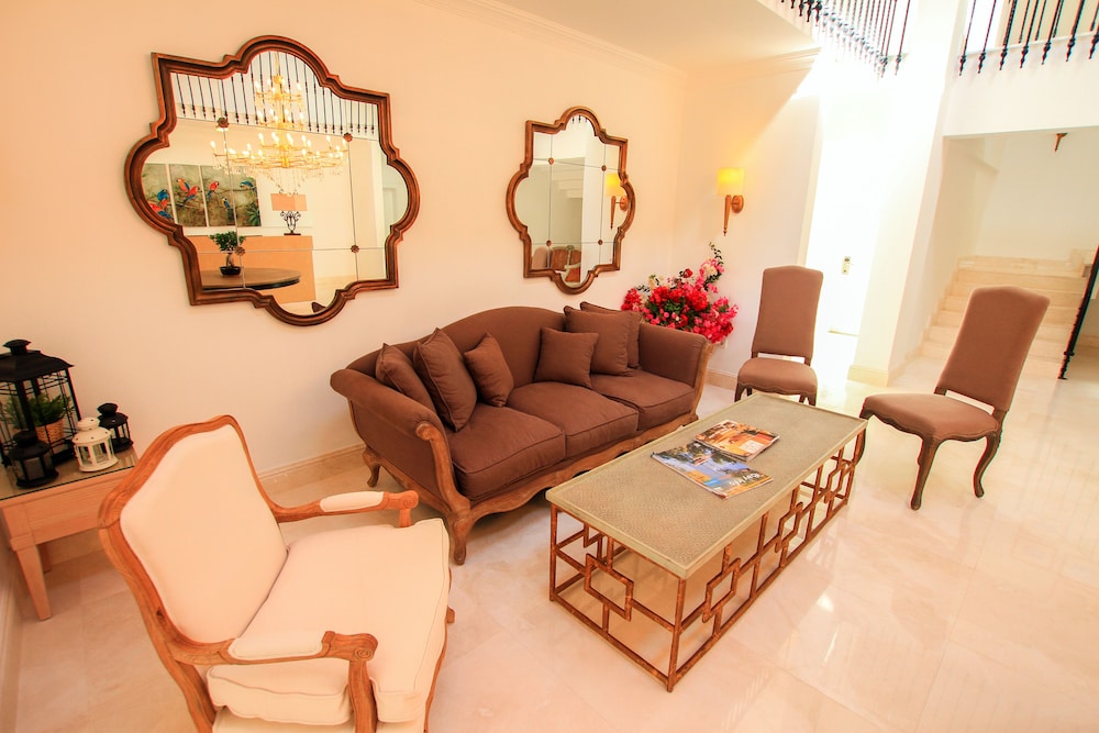 Palm Bay Beach Hotel 45/61