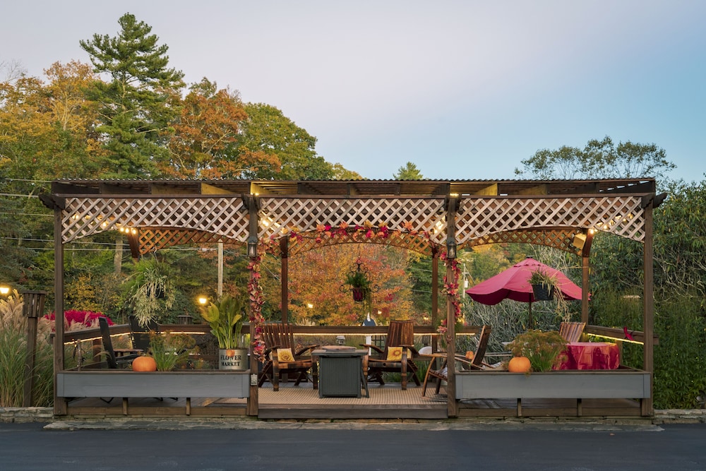 Azalea Garden Inn 2/50