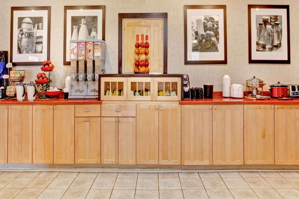 Ramada By Wyndham West Memphis 18/25