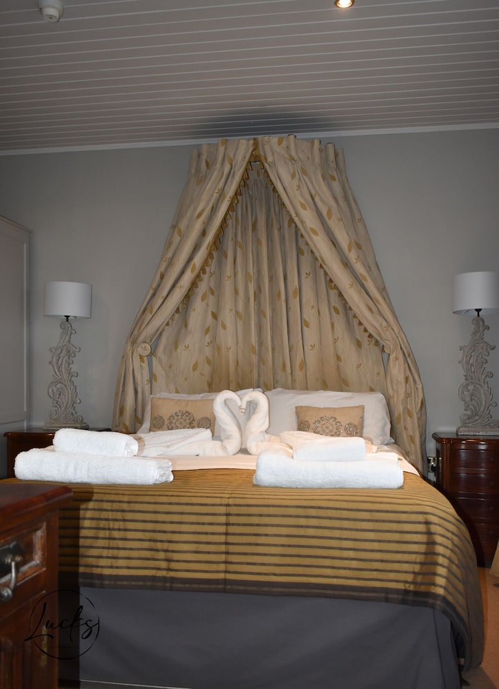Pennine Manor Hotel 12/40