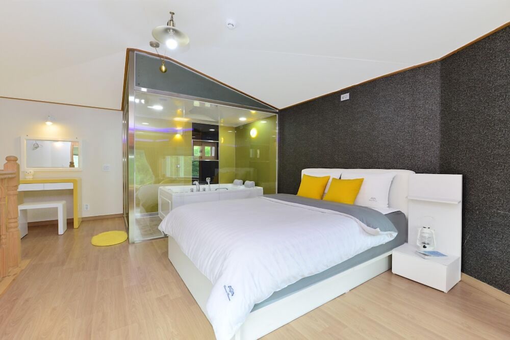 Gapyeong Camel Pension 9/50